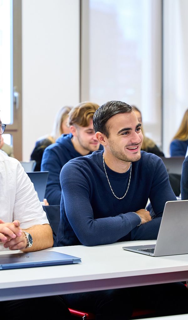 Des formations reconnues par l’Etat de niveau 5 (BTS), 6 (Bachelor) et 7 (Mastère Professionnel) et un diplôme d’école