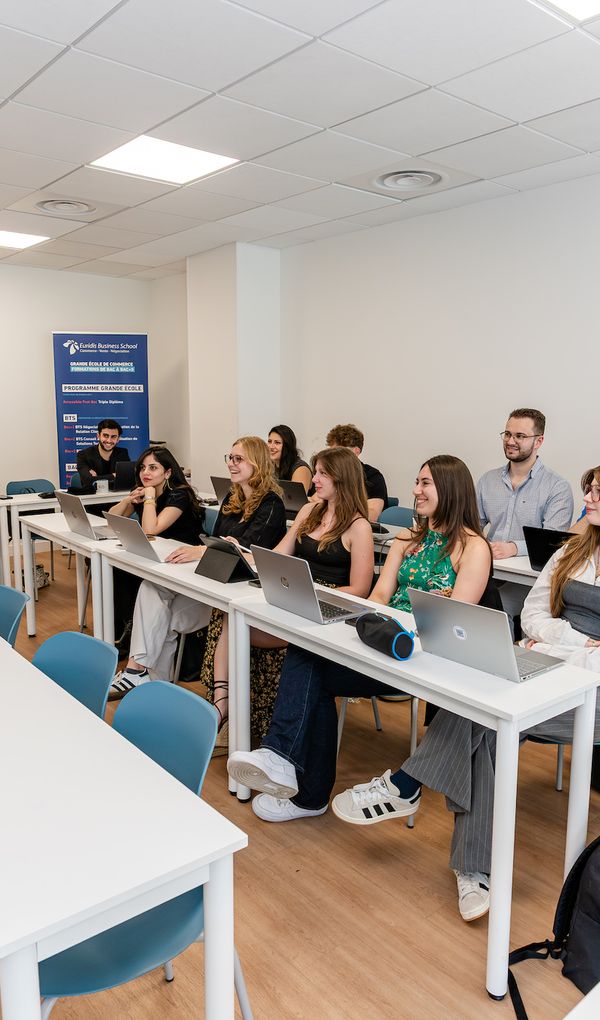 Toutes nos formations sont reconnues par des diplômes d’Etat ou titres certifiés