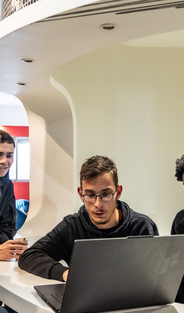 1 Campus 8 Ecoles : Batissez votre avenir chez Eductive Toulouse !