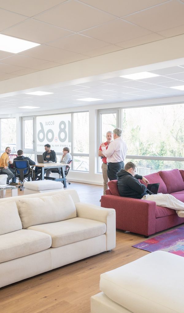 L&rsquo;&Eacute;cole 18.06, l&rsquo;&eacute;cole d&rsquo;Informatique et de Sciences Politiques, o&ugrave; Cyber, IA, Diplomatie et Renseignement se rencontrent.