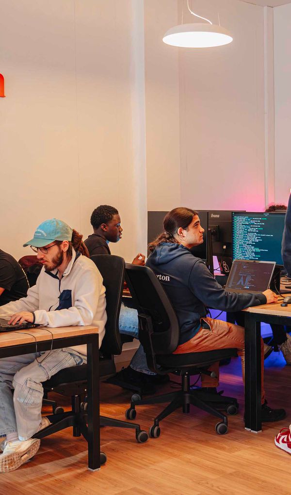 Nos formations professionnalisantes sont reconnues par l’Etat et les entreprises !