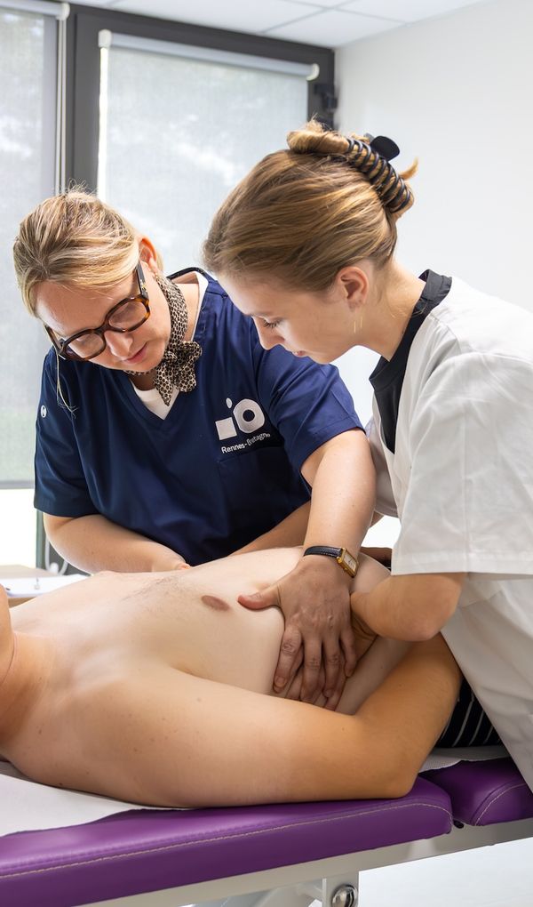 Des études concrètes et professionnalisantes : ¼ de théorie pour ¾ de pratique avec les stages et les TD