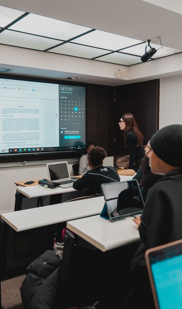 Toutes nos formations sont reconnues par des diplômes d’Etat ou des titres certifiées