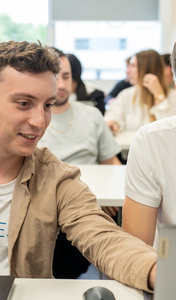 Des formations reconnues par l’Etat de niveau 5 (BTS), 6 (Bachelor) et 7 (Mastère Professionnel) et un diplôme d’école