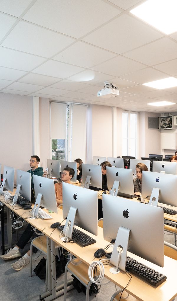 Toutes nos formations délivrent des diplômes et des titres RNCP reconnus par l’État