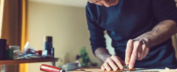 Découvrez le métier d'artisan maroquinier