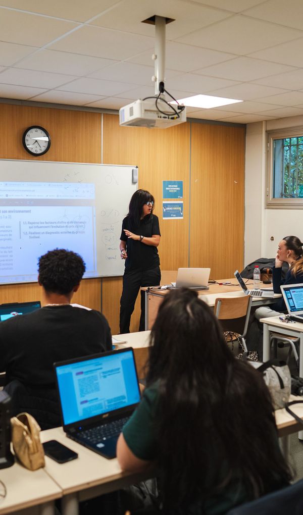 Des formations professionnalisantes et reconnues toutes réalisables en alternance !