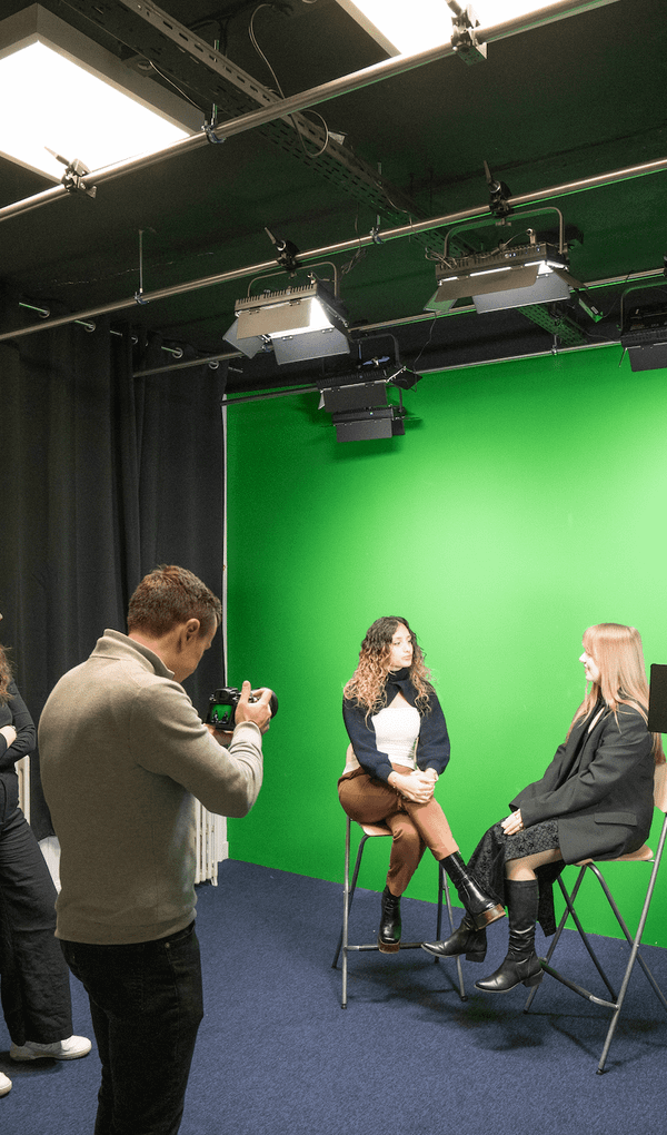 À l'EDBS, vous devenez acteur de votre avenir avec une pédagogie immersive, gamifiée et personnalisable, alliant projets, spécialisation et alternance pour booster vos compétences et votre employabilité."