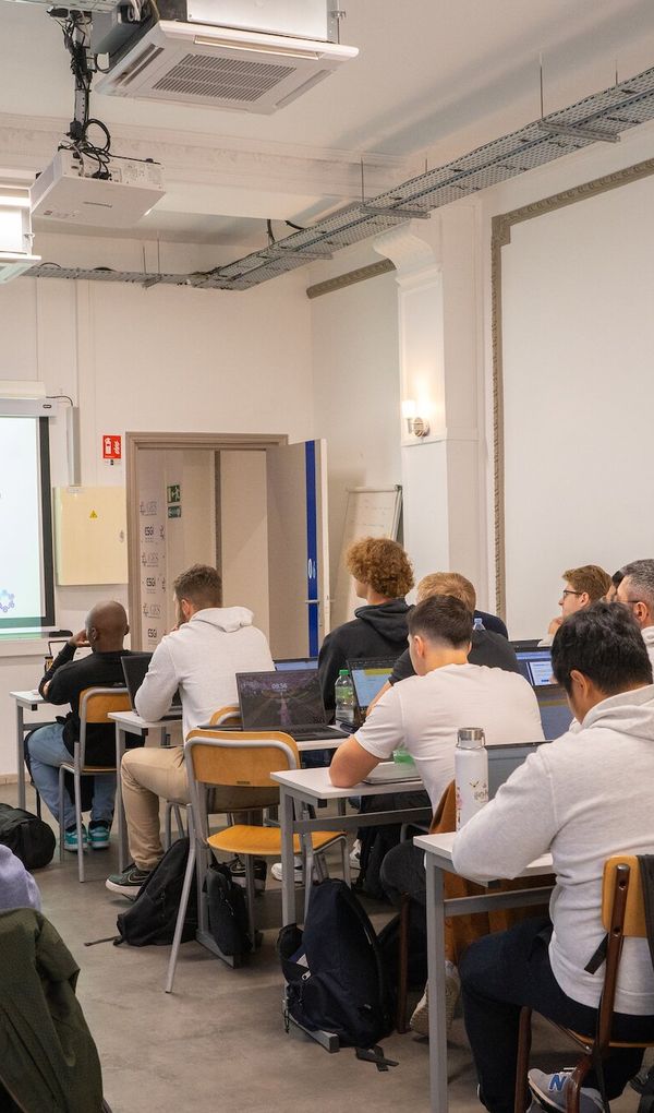 Toutes nos formations permettent d&rsquo;obtenir un Titre reconnu par l&rsquo;Etat de niveau 5 ou 6 en Bachelor et de niveau 7 en Mast&egrave;re