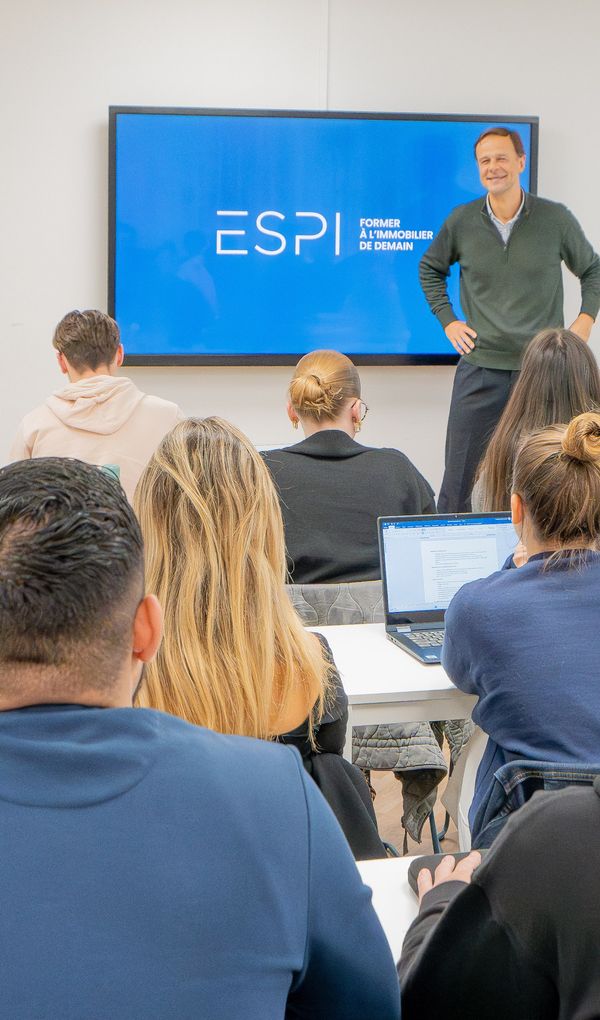 Des formations reconnues par l’Etat de niveau 5 (BTS), 6 (Bachelor) et 7 (Mastère Professionnel) et un diplôme d’école