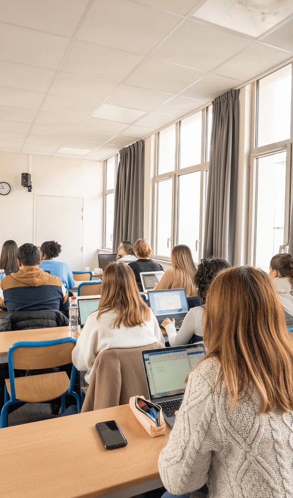 Toutes nos formations sont reconnues par l’Etat et délivrent des diplômes et des titres certifiés