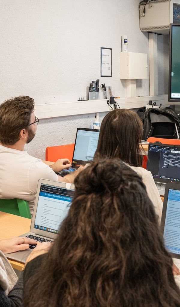 Nos formations sont actualisées et conçues pour vous préparer aux réalités du terrain.