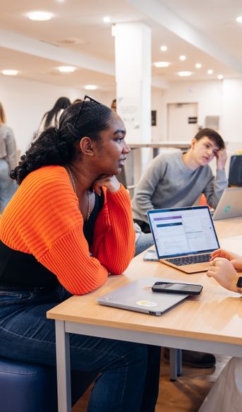 Une école qui répond aux attentes des entreprises et des étudiants.
