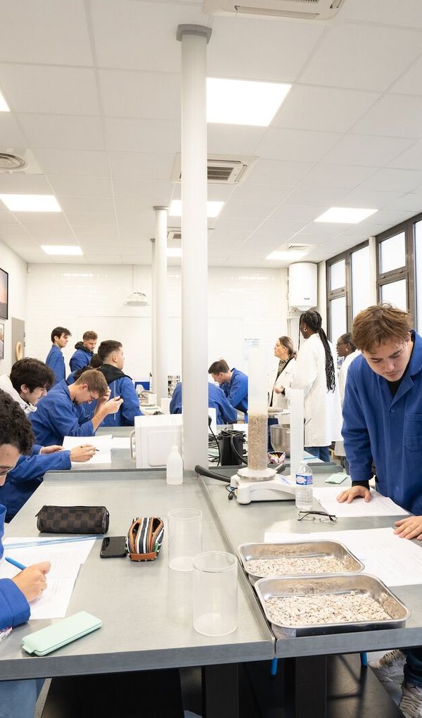 Labellisée EESPIG, l’ESITC Paris est habilitée par le CTI à délivrer le diplôme d’Ingénieur