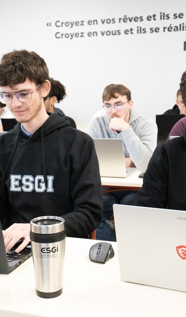 2 campus &ndash; 12 &eacute;coles