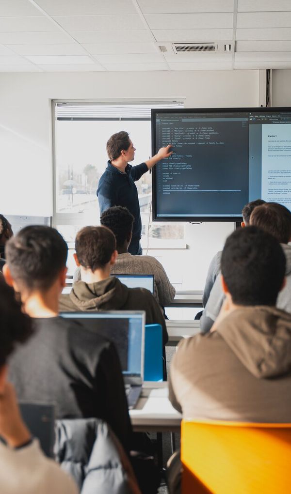 Nos formations informatiques sont reconnues par l’État, certifées par un titre RNCP.