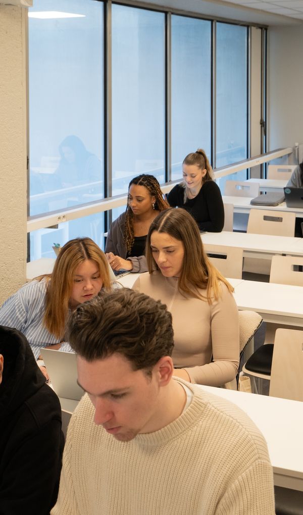 Intégrer l’ESGCI, c’est choisir une école qui vous forme à devenir des professionnels.