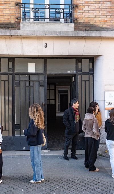 MBS Education, une école dédiée à votre réussite professionnelle, qui vous prépare aux métiers du commerce et du management, du Bac+2 au Bac+5.