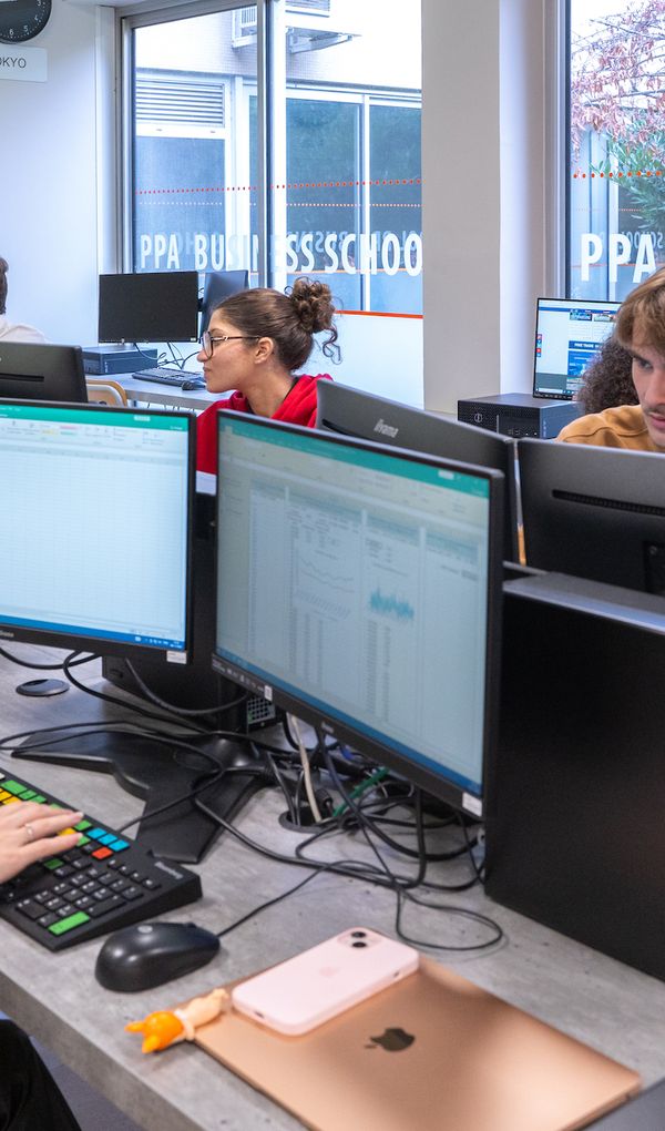 Toutes nos formations permettent d’obtenir un Titre reconnu par l’Etat de niveau 6 en Bachelor et de niveau 7 en Mastère