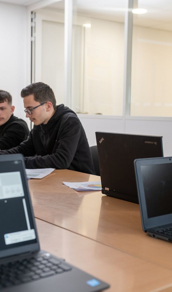 Toutes nos formations sont reconnues par des diplômes d’Etat ou des titres certifiés.