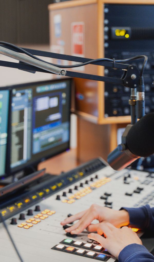 Leader dans le domaine des arts et des m&eacute;dias depuis plus de 30 ans.