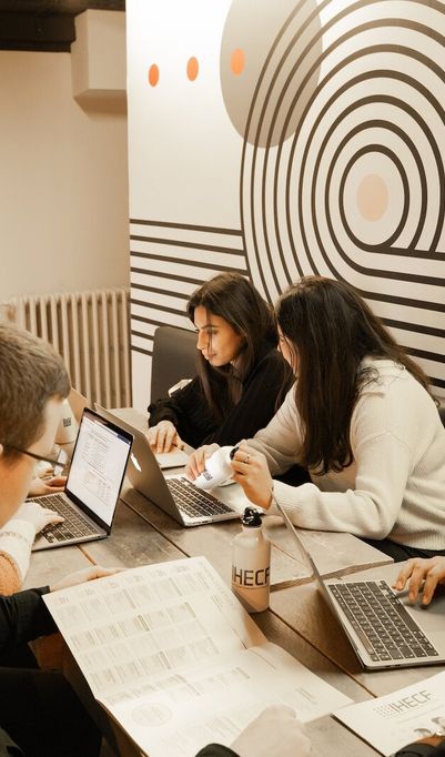 Toutes nos formations sont certifiantes (titre RNCP) et reconnues par l’Etat.