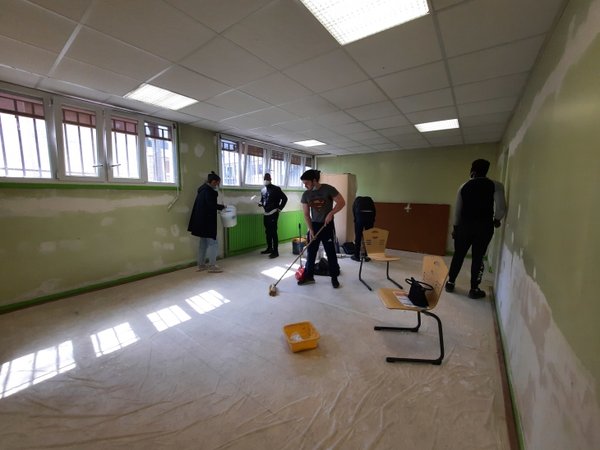 Rénovation d'une salle par des jeunes