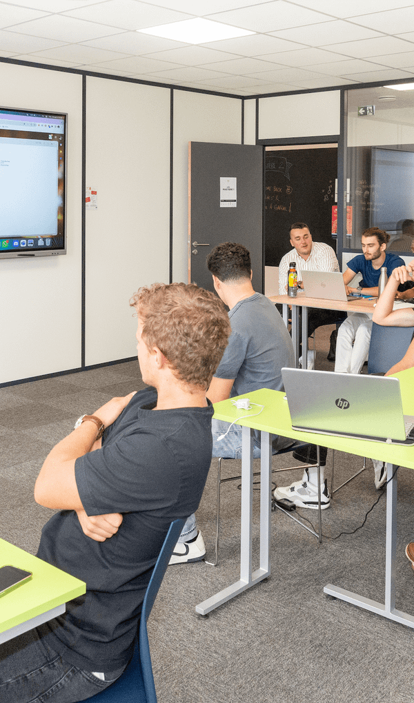 L’ensemble des formations sont reconnues par des diplômes d’Etat ou des titres certifiés