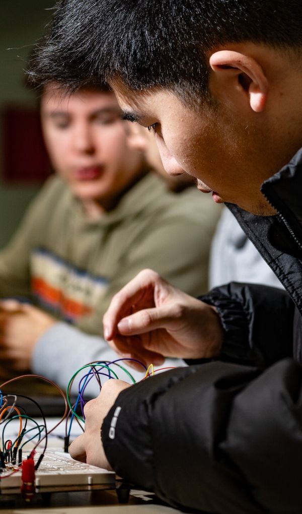 Toutes nos formations certifiées ont une mission : Former des experts et des ingénieurs responsables, utiles et humains.