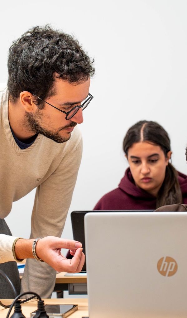 Toutes nos formations en alternance sont reconnues par l'État et permettent d’obtenir des certifications professionnelles de niveaux 6 & 7