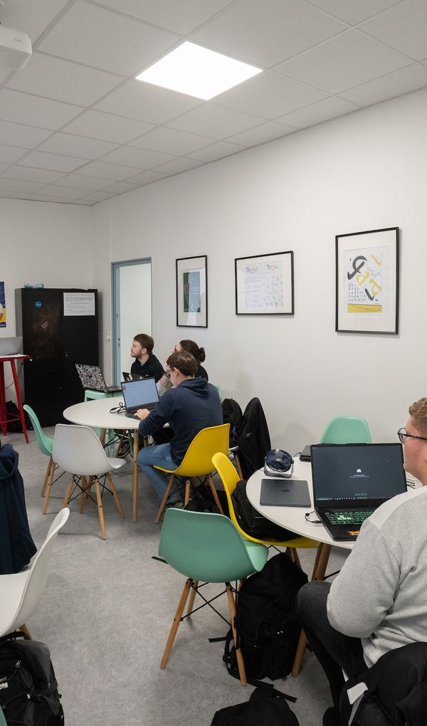 Toutes nos formations délivrent des diplômes et des titres RNCP reconnus par l’État