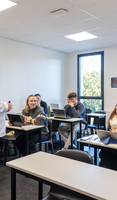 Toutes nos formations sont des diplômes d’État ou des certifications professionnelles reconnues par l’État et enregistré au RNCP   