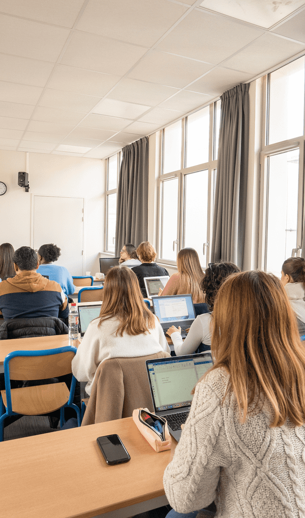 Toutes nos formations sont reconnues par l’Etat et délivrent des diplômes et des titres certifiés