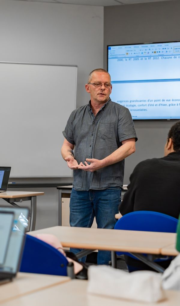 Obtenez un dipl&ocirc;me universitaire tout en b&eacute;n&eacute;ficiant des avantages de l&rsquo;alternance