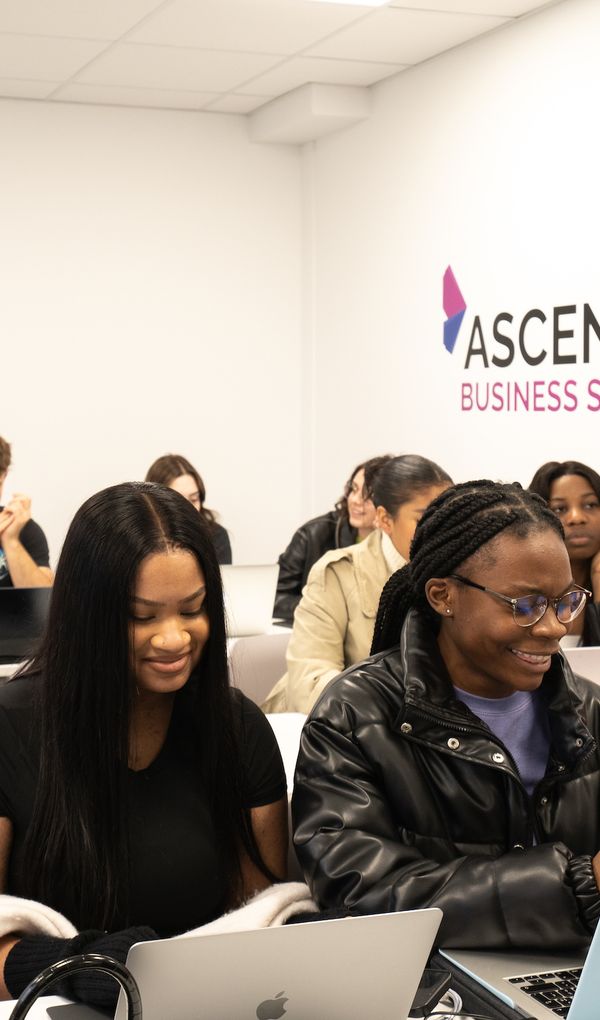 Tous nos titres sont reconnus par l&rsquo;Etat, certifi&eacute;s par le R&eacute;pertoire national de la certification professionnelle (RNCP).