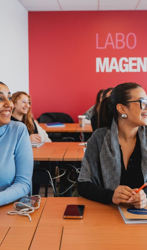 Toutes nos formations sont certifiantes, inscrites au RNCP (Répertoire National des Certifications Professionnelles) et reconnues sur le marché de l’emploi.