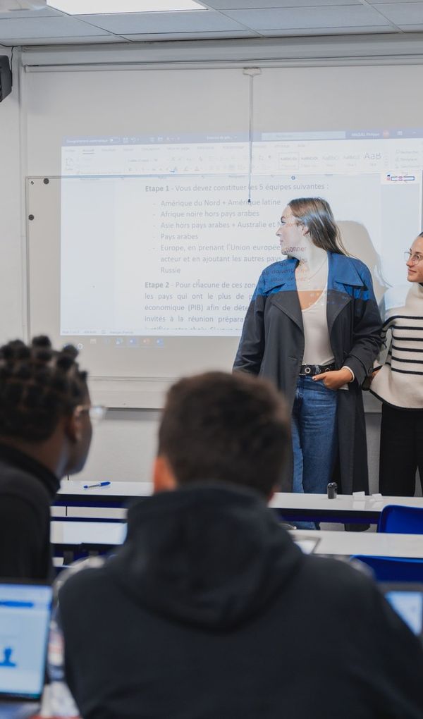 Toutes nos formations sont reconnues par des diplômes d’Etat ou des titres certifiés
