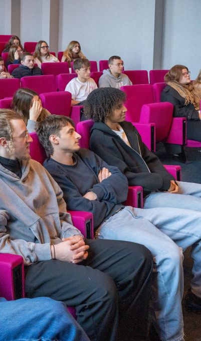 + de 45 formations diplômantes, reconnues et tournées vers le monde professionnel 