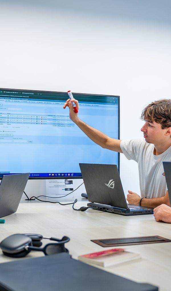 Nos dipl&ocirc;mes sont reconnus par l&rsquo;&Eacute;tat (titres RNCP, dipl&ocirc;me d&rsquo;ing&eacute;nieurs habilit&eacute; par la Cti)