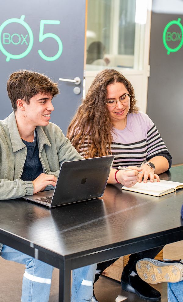 Nos formations certifiées RNCP forment en 1 an, 3 ans ou 5 ans aux métiers du digital.