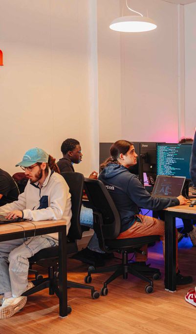 Nos formations professionnalisantes sont reconnues par l’Etat et les entreprises !