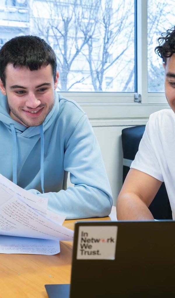 Des formations diplomantes, visées et accréditées de Bac +3 à Bac +8 reconnues à l’international