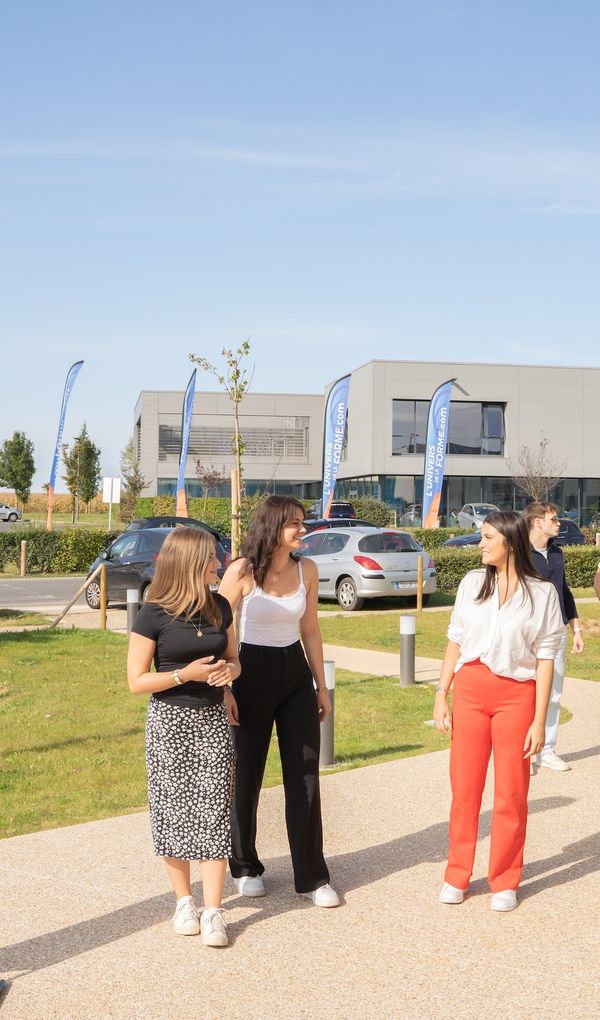 Ipac Bachelor Factory Caen, l&rsquo;&eacute;cole de commerce qui vous accompagne dans votre parcours vers le succ&egrave;s !