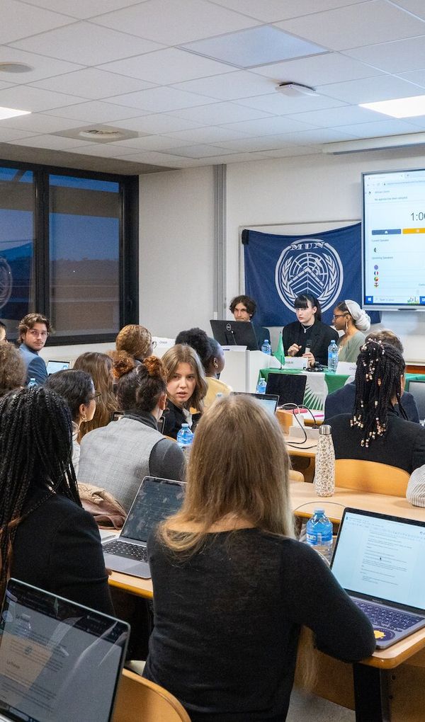 Toutes nos formations sont reconnues par des diplômes d’Etat ou des titres certifiées