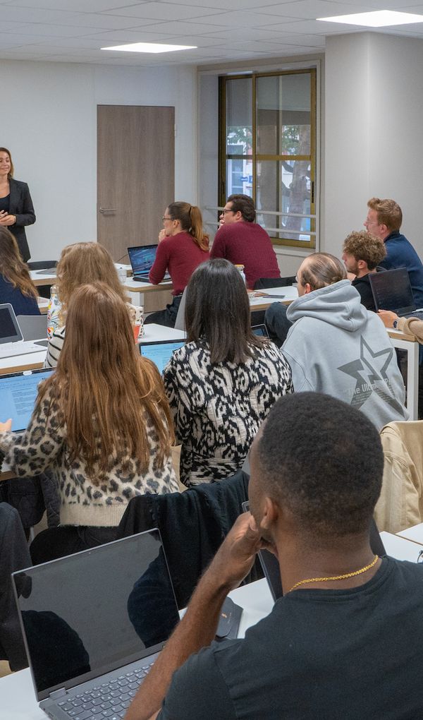 Des formations reconnues par l’Etat de niveau 5 (BTS), 6 (Bachelor) et 7 (Mastère Professionnel) et un diplôme d’école
