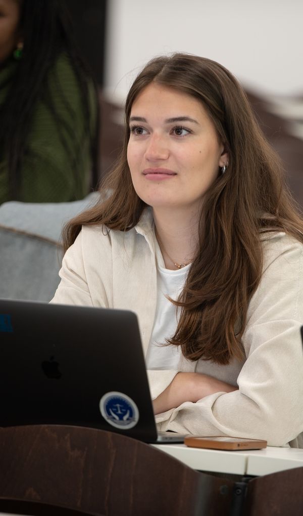 Des formations certifiantes con&ccedil;ues pour r&eacute;pondre aux besoins actuels des m&eacute;tiers de la communication.