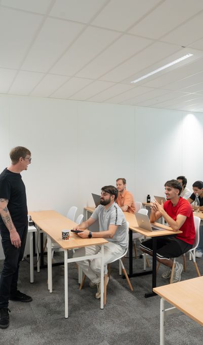 Toutes nos formations sont reconnues par l’Etat et délivrent des Titres certifiants professionnels de niveau 5, 6 et 7. Elles sont également 100% accessibles en alternance.