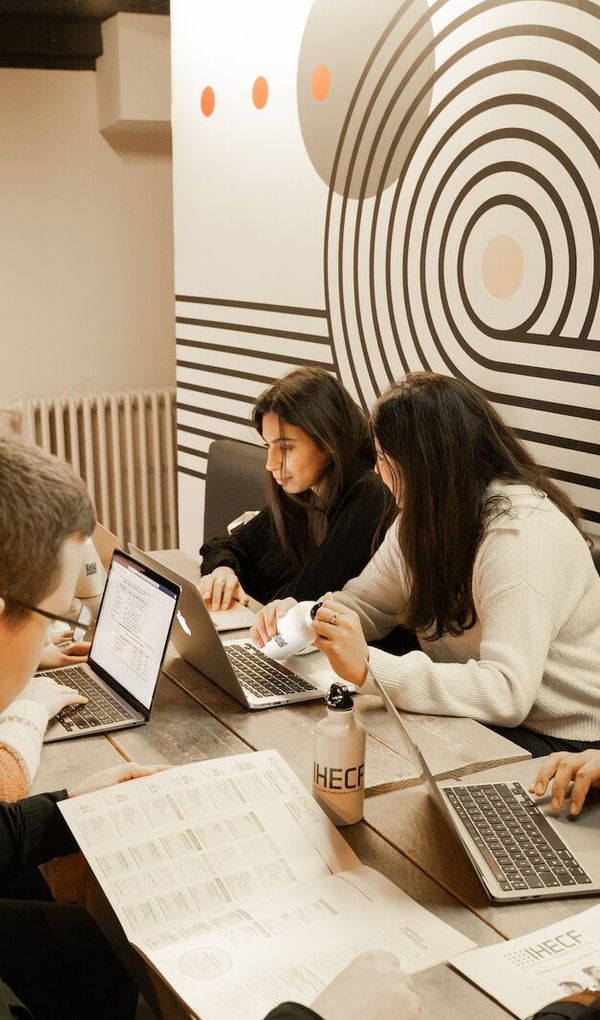 Toutes nos formations sont certifiantes (titre RNCP) et reconnues par l’Etat.