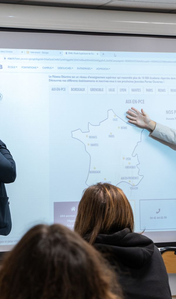 Toutes nos formations permettent d’obtenir une Certification Professionnelle reconnue par l’État, de niveau 6 pour les Bachelors et de niveau 7 pour les Mastères.
