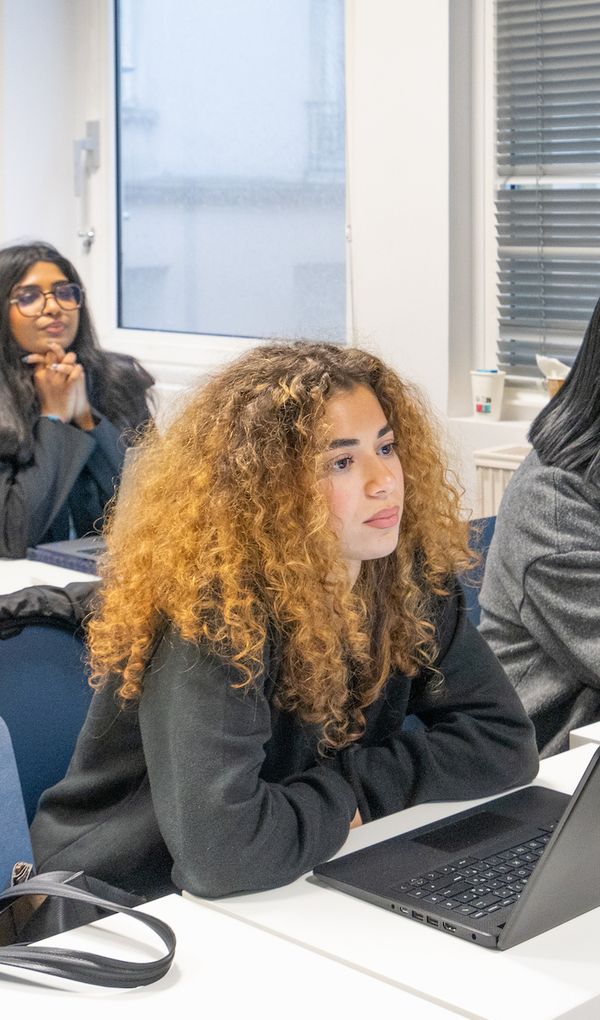 Nos formations sont des diplômes d’État ou des titres certifiés au RNCP.